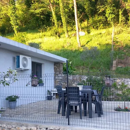 Tiny At The Castle *