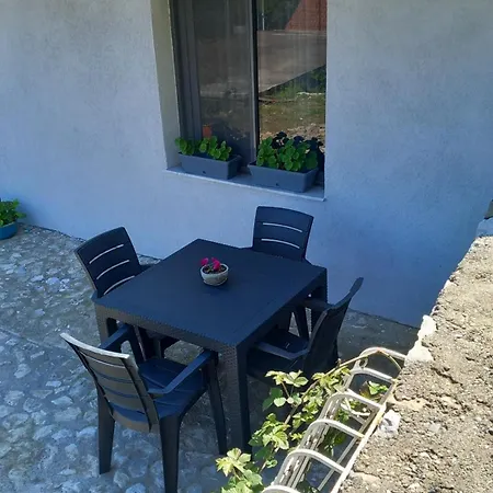 Tiny At The Castle Apartamento